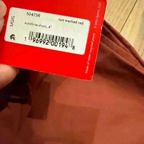 NWT Spanx Sunshine Shorts 4" Washed Red
Women's Size L - Picture 8 of 9